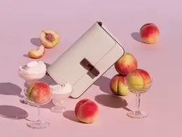 「フルラ イリデ」フレッシュピーチ￥49500（H13×W24×D6cm）