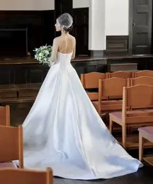 「ボディメイクに成功し、無事に結婚式を迎えました！ 脚や二の腕も引き締まって、筋肉は増えたと思います」（東浦さん）2