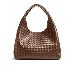 ボッテガ・ヴェネタ　新作トートバッグ“カンパーナ”　ブラウン　ミディアム