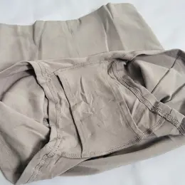 3COINSの腹巻付きあったかパンツのインナーパンツ一体型部分の写真。