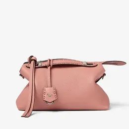 「FENDI（フェンディ）」のバッグ「バイ ザ ウェイ セレリア ミディアム」