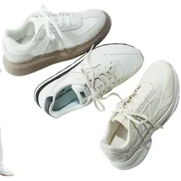 【大人の白スニーカー】通勤や街歩きにも（写真）_1_17