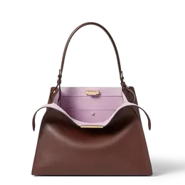 「フェンディ ウェイ」バッグ ミディアムサイズ￥588500（H27×W36×D13cm）