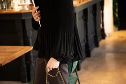 楫真梨子ブラウス袖