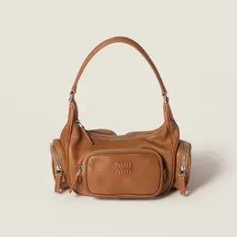 「MIU MIU（ミュウミュウ）」の「ポケット バッグ」