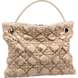 「ディオール クランチー」バッグ ￥680,000　ベージュ