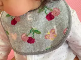 フェイラーのスタイをした赤ちゃん