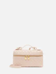 ボッテガ・ヴェネタ　新作バッグ“バンバン”　ピンク