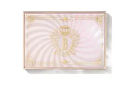 2025　クリスマスコフレ　ホリデー　限定品　ボビイブラウン　スウィート デカダンス アイシャドウ パレット　ピンク×ホワイトを基調にしたパッケージは、ただ甘いだけではなく、洗練ムード漂う大人っぽいデザイン。手にするたびに気分が上がる！