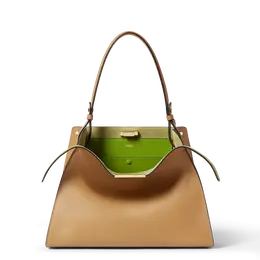 「フェンディ ウェイ」バッグ ミディアムサイズ￥588500（H27×W36×D13cm）