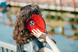 愛らしいフォルムを毎日の相棒に！ハートのiPhoneケースにも注目