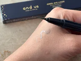 3COINS ジュエルアイライナー チャコール ラメ感