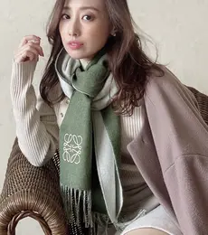 小柄さんでも大丈夫！バランスがいいマフラーの巻き方