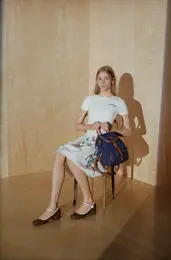 プチバトー×ミュウミュウ　コラボTシャツ　スカートコーデ