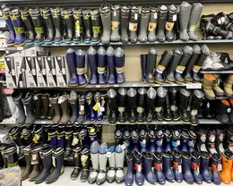 【ワークマン（WORKMAN）】で買える超おすすめ防災用品5選：セーフティースニーカー・レインスーツ・手袋・防災バッグに上ばきスリッパ！