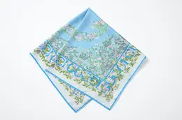 グッチのスカーフ　花