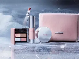 ETVOS エトヴォス 2025 ホリデーコレクション　クリスマスコフレ　限定コフレ　エトヴォス 2025 ホリデーコフレ 限定1種 ￥9900（2025年11月5日限定発売） セット内容：ミネラルインナートリートメントベース マカロンピンク（SPF31・PA+++）、ミネラルルーセントパウダー スノーパール、ミネラルクラッシィシャドー クワイエットグラム、ミネラルシアールージュ フローズンピンク