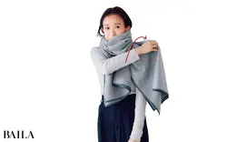 巻かなかった下のほうを 肩を隠すように広げる