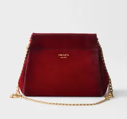 「PRADA（プラダ）」のバッグ「プラダ アンシェネ」