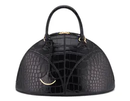 ブルガリ　ディーヴァ ドリーム　バッグ（W32×H19.5×D16cm）￥3553000（アリゲーター/ブラック） ※2025年5月発売予定 