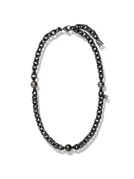 パッショノワール ネックレス￥693000（黒蝶真珠・銀製〈ブラックロジウム仕上げ〉）  