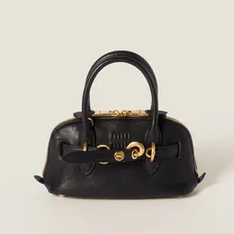 「MIU MIU（ミュウミュウ）」のバッグ「アバンチュール ミニ」