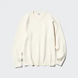 ユニクロ「ウォッシャブルミラノリブクルーネックセーター」のオフホワイトのブツ写真