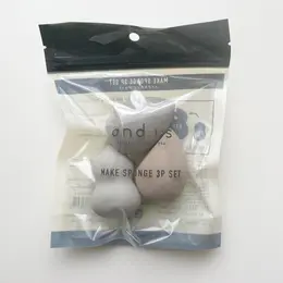 3COINS and us メイクスポンジ3個セット 330円（税込） 