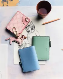 「GGエンブレム」ミニウォレット ￥74800、キーチャーム ￥62700、「GGエンブレム」ミディアムウォレット ¥82500、「GGエンブレム」ミディアムウォレット ¥82500