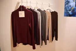 ユニクロ　感謝祭　買うべき　アイテム　極暖ヒートテック　カシミヤブレンド　タートルネックT　クルーネックT