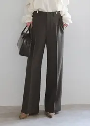 チェーンサスペンダー付きストレートパンツ　フロント