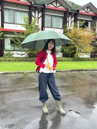 長靴と傘を着用した写真