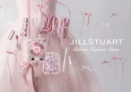 2025　クリスマスコフレ　ジルスチュアート ビューティ　JILL STUART Beauty　リボンファッションショー コレクション ￥8800（2025年10月31日数量限定発売） セット内容：ブルームクチュール アイズ リボンファッションショー、ニュアンスルック リキッドアイライナー  リボンファッションショー、グロウ ハイライター リボンファッションショー、リップブロッサム グロウ リボンファッションショー、限定ポーチ ＊2025年10月17日(金)より予約開始　ホリデー　限定品　　イメージ写真