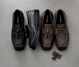 【CONVERSE（コンバース）】レザーアッパーのローファースニーカー“ALL STAR SQUARETOE LOAFER”が登場